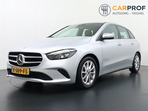 Mercedes-Benz B 220 4MATIC 4WD fényképezőgép vontatóautó 1800 KG!