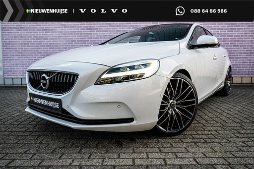 Volvo V40 1.5 T3 Dynamic Edition | Pano tető | fűtött ülések | DAB+ | Keyless Entry | Parkeer fényképezőgép | Harman Kardon | Lederen Bekleding |