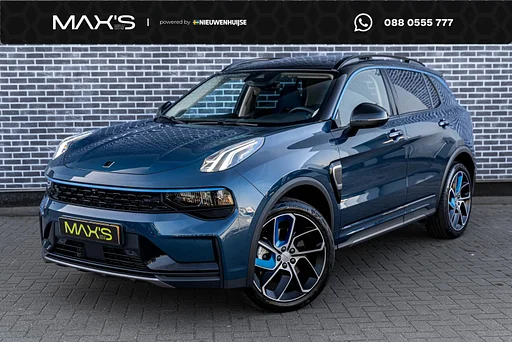 Lynk&Co 01 1.5 Plug-in Hybrid | Keyless Entry | Adaptive Cruise Control | 1.800 kg trekvermogen | Elektrisch schuif/kanteldak | Panoramadak | Elektrisch verstelbare bestuurderstoel met geheugenfunctie | Elektrisch bedienbare achterklep | 360 Graden Camera | Infinity Audio Systeem | Lichtmetalen Velgen 20 inch | Apple Carplay/Android Auto | Stoelverwarming | Achteruitrijcamera
