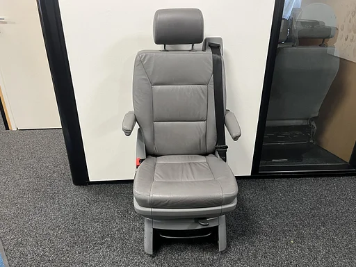 Volkswagen Multivan / Transporter draaistoel bijrijders stoel Luxe stoel Passagiersstoel Draai plato Comfortstoel Stoel Stoelen Lendesteun Armsteun Passagierstoel Bijrijderstoel Bestuurderstoel