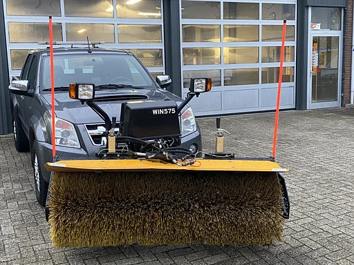 Other Nido Rolbezem Sneeuwbezem  Veegborstel Veegmachine Rolbezem Sneeuwbezem Sneeuwborstel HF 1700 MFB 2013  9x op voorraad Rolbezem Sneeuwbezem Sneeuwborstel  hydraulische electrische aangedreven machine voerzien van eigen