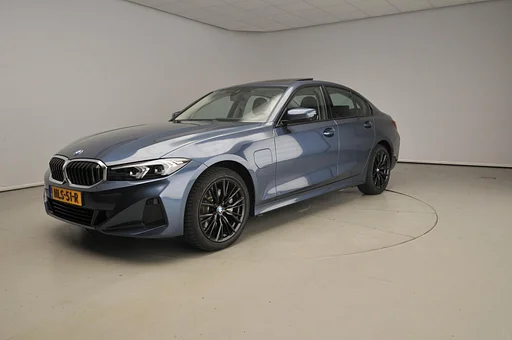 BMW 330 3 Serie Sedan 330e | LED | Leder | HUD | tetto apribile | sedili sportivi | sedili riscaldati | DAB | Alu 18 inch