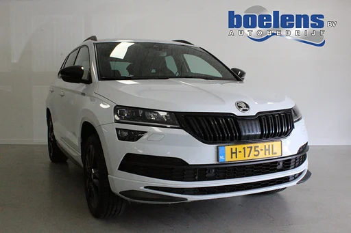 Skoda Karoq 1.5 TSI ACT Sportline Business | CANTON | vontatóautó | ACC | BLINDSPOT | fényképezőgép | STOEL-VERW | NAVI | LMV |