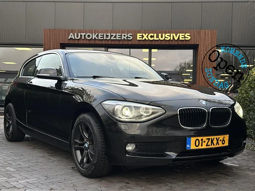 BMW 114 1-serie 114i Business+ Leder Navi sensores de estacionamento Mistlampen Controle de cruzeiro 16"L.M.