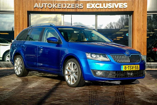 Skoda Octavia station wagon 1.4 TSI Greentech Elegance Businessline pelle Alcantara Navi PDC ACC Keyless LED xeno