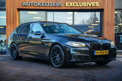 BMW 530 5-serie Touring 530d High Executive Dakrail 20"L.M. Pano Koplampreiniging sensori di parcheggio voor+achter