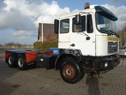 MAN 33 F2000 33-364 TREKKER CHASSIS,STEELSPRINGS