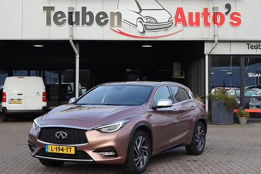 Infiniti Q30 navigatie, panorama roof camera cruise control, Stoelverwarming, Bose Soundsystem 1.6t Premium Tech