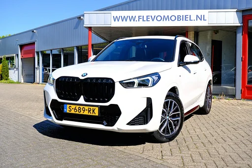 BMW X1 SDrive18i M Sport Aut. Leder|CarPlay|1e Eig|Sportstoelen|LMV|Cam