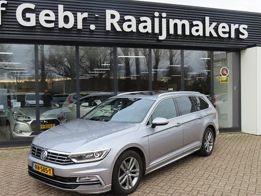 Volkswagen Passat Variant 1.6 TDI Highline R-Line*Panorama*LED*ACC*