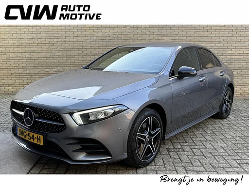 Mercedes-Benz A 250 e AMG Line 218pk | Adaptieve cruise | Sfeerverlichting | attache remorque wegklapbaar | Apple CarPlay | sièges chauffants | navigatie | Lane assist | Dodehoek assistent | Half leder | appareil photo | LED | DAB | Keyless | totalement dealeronderhouden!
