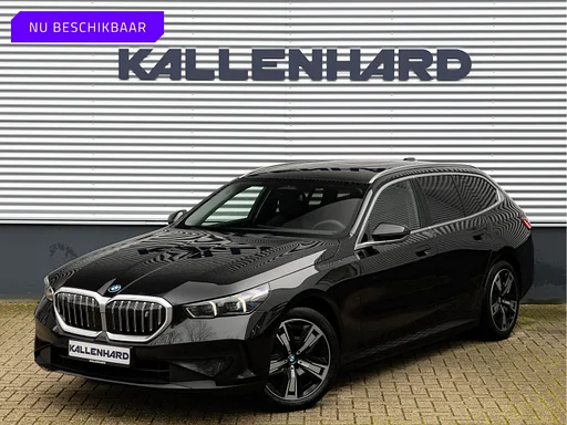 BMW i5 Touring eDrive40 - sièges sport - Getint Glas - Harman Kardon - Iconic Glow Exterieur
