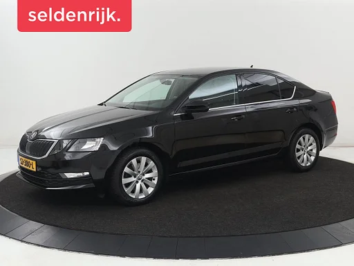 Skoda Octavia 1.5 TSI Ambition Business | Automaat | Trekhaak | Carplay | Navigatie | Parkeerhulp | Climate control | Bluetooth | Cruise control