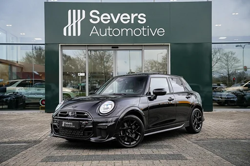 MINI Cooper 5-deurs John Cooper Works | Pakket L l Panoramadak l Head-up Display l JCW pakket |