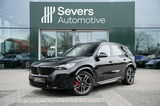 BMW X1 sDrive18i l M-Sport Pro l  auto da rimorchio con elektrisch wegklapbare kogel  l Panorama dak l Harman Kardon l