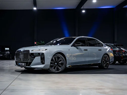 BMW i7 xDrive60 - Brooklyn Grau - Executive Drive Pro