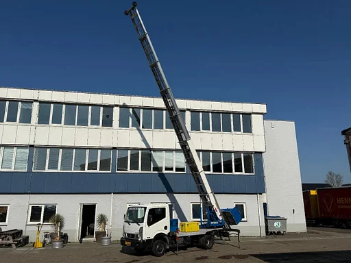 Nissan Cabstar 35.13 met paus verhuislift 25 meter