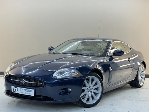 Jaguar XK 4.2 V8 Coupé, 298Pk, 2007, originale Nederlands, Liefhebbersauto, aria condizionata control, Stoel + Stuurverwarming, Parkeersensoren, navigatie, Elektrische stoelen + Memory,