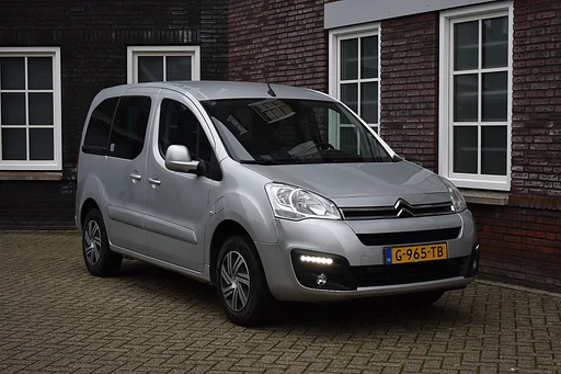 Citroën ë-Berlingo E-Feel 23 kWh Shine /climat control/camera/ 90km range! Wij zijn op afspraak geopend! Graag bellen voor uw komst.