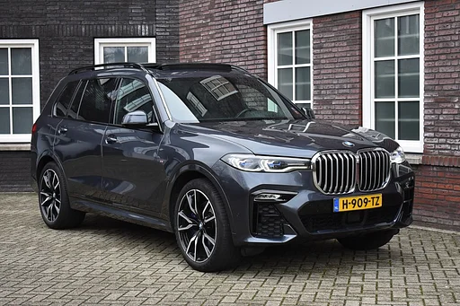 BMW X7 xDrive40i High Executive/7p/Pano dak/trekhaak Wij zijn op afspraak geopend! Graag bellen voor uw komst.