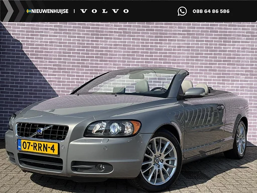 Volvo C70 Convertible 2.4i Summum | 12 maanden BOVAG garantie | Stoelverwarming | Volvo dealer onderhouden | Elektrische stoel met geheugen | Parkeersensoren | Regensensor | Automatisch dimmende binnenspiegel | Afneembare Trekhaak