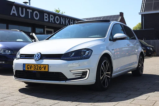 Volkswagen Golf 1.4 TSI GTE | LEDER | PANO | NAVI | CARPLAY